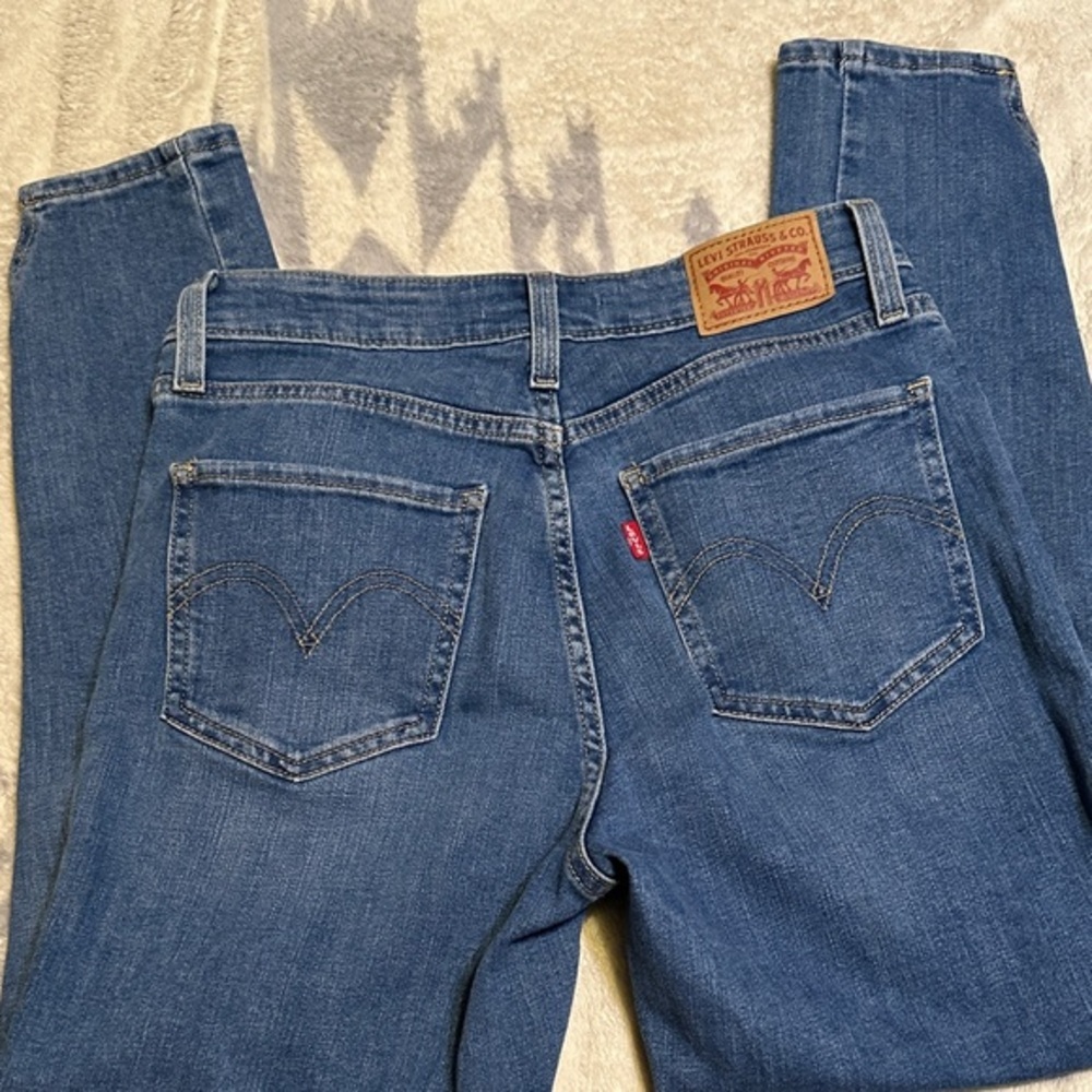 A98. Levi's 721 High Rise skinny ankle Women's Jeans - Classic Blue size 28
